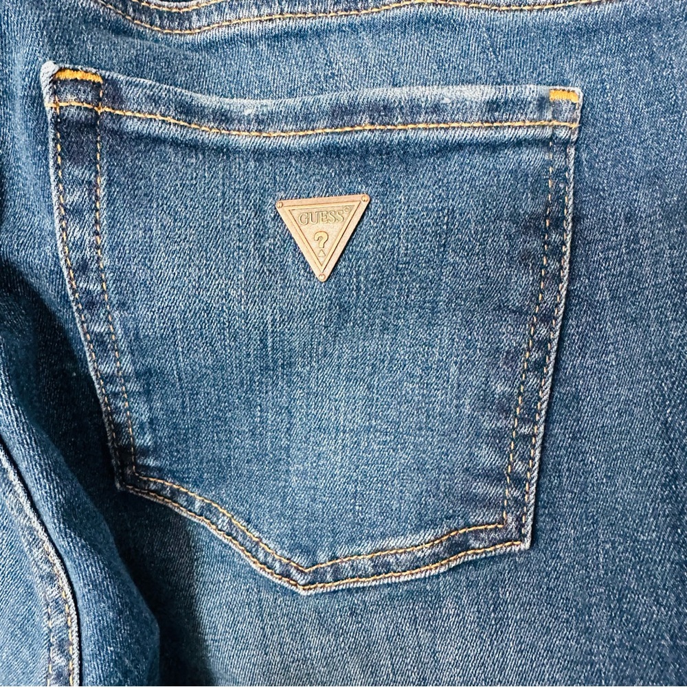 GUESS Women's Power Curvy Mid-Rise Jean